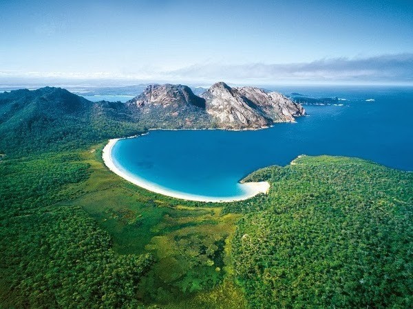 Keep Smile! Teluk di Australia Ini Seperti Tersenyum