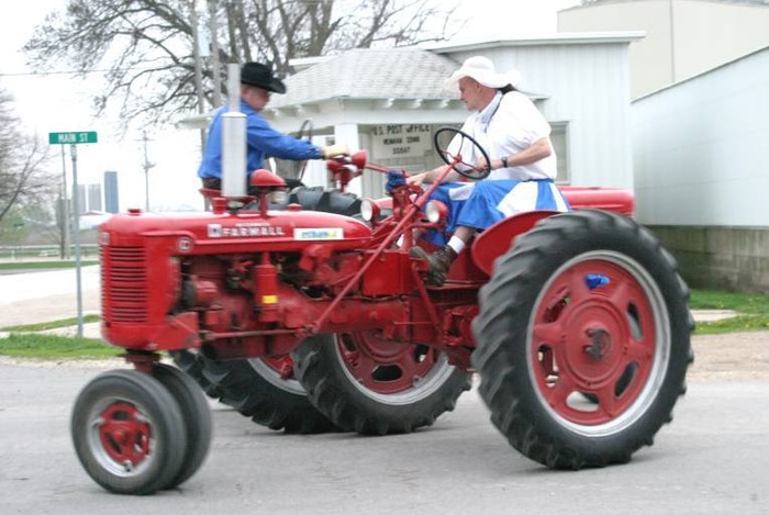 Ini Baru Unik! Ada Joget Traktor di AS