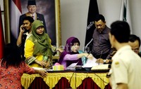 15 paket pencetakan dan distribusi surat suara yang dimenangkan PT Macananjaya Cemerlang, PT Granesia, PT Pura Barutama (2 paket), PT Gramedia, PT Temprint (2 paket), PT International Media Web Printing, PT Balai Pustaka Persero, PT Tiga Serangkai Pustaka Mandiri, PT Temprina Media Grafika (2 paket), CV Arya Duta, dan CV Titian Ilmu.