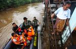 TNI Evakuasi Korban Banjir