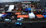 Tenda Pengungsian Tutup Sebagian Jalan