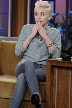 Miley Cyrus Akui Suka Isap Ganja