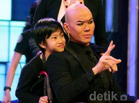 Walaupun sakit yang dirasakannya sangat menyiksa, Deddy merasa mendapat semangat dari Azka. Asep/detikHOT.