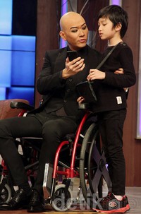     Dalam kesempatan yang sama, Deddy pun menceritakan sebuah semangat dan dukungan yang diberikan oleh Azka. Asep/detikHOT.