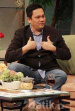 Farhat Abbas dan Regina Curi-curi Pandang