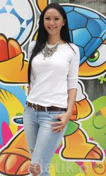 Mantan Istri Deddy Corbuzier Santai Berkaus Putih