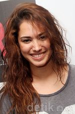 Rambut Berantakan Alexandra Gottardo