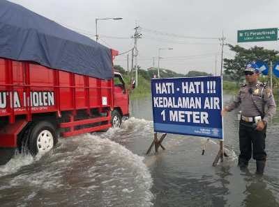 Akses Exit Tol Porong Banjir