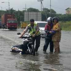 Banjir Exit Tol Porong, Polisi Tempatkan Anggota Hingga Air Surut