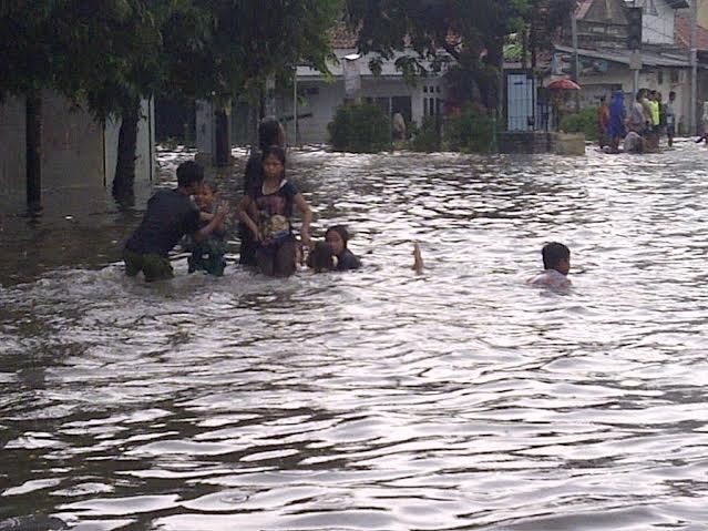 Banjir, Listrik di Jalan Bungur Besar Kemayoran Dipadamkan
