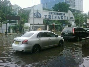 Kisah Dr Yenti Garnasih, Gagal Uji Skripsi Karena Banjir Tinggi di Depan Trisakti