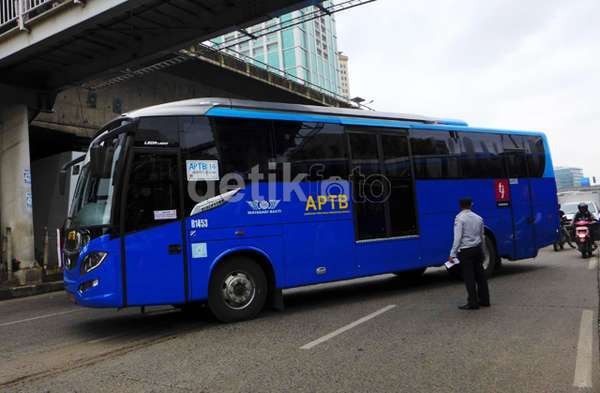 Jokowi Mau Murah Naik Metromini Mau Nyaman Naik Bktb