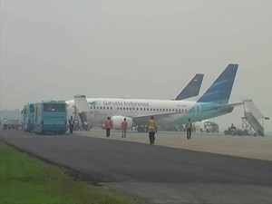 Kabut Asap Pekat Ganggu Penerbangan di Bandara Supadio Pontianak
