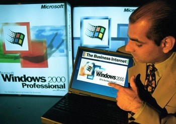 Menyambut milenium baru, Microsoft merilis Windows 2000 meski kemudian tidak begitu sukses.