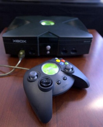 Tahun 2001, Microsoft juga terjun ke bisnis konsol game dengan brand Xbox.