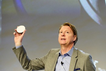 CEO lain yang kabarnya coba dibajak Microsoft adalah CEO Ericsson Hans Vestberg. Nama Vestberg kabarnya sempat menjadi pertimbangan serius di antara pemangku kepentingan di Microsoft lantaran melihat track record-nya dalam memimpin perusahaan ICT.