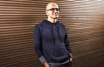 Inilah eksekutif yang akhirnya ditunjuk sebagai CEO Microsoft, Satya Nadella. Pria kelahiran India Nadella sendiri bukan orang baru di Microsoft. Ia sudah 22 tahun mengabdi dan jabatan terakhirnya sebelum menjadi CEO adalah Executive Vice President Cloud & Enterprise Group Microsoft.     