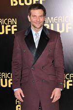 Gaya Bradley Cooper di Premiere American Hustle