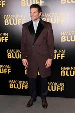 Gaya Bradley Cooper di Premiere American Hustle