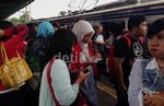 Penumpukan Penumpang di Stasiun Pasar Minggu