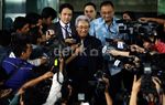 Adnan Buyung Dampingi Anas