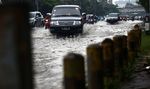Banjir Setinggi 60 Cm Genangi Jalan Sutomo