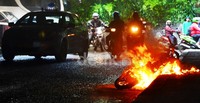 Peristiwa ini terjadi di Kolong Semanggi arah HI, Jakarta, Rabu (5/2/2014) sekitar pukul 10.00 WIB.