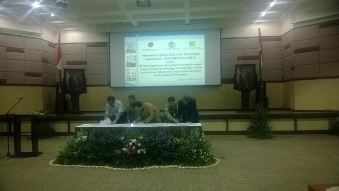Pemerintah Biayai Proyek Kereta Api dan Asrama Haji Pakai Utang