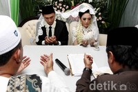 Acara pernikahan digelar dengan adat Sunda. Akew/detikHOT.