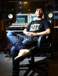 Lagu tersebut berjudul 'Esok Kan Bahagia'.