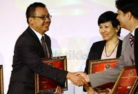 Penghargaan itu diberikan karena keberhasilannya memberikan kepuasan pada para pelanggan dan pengguna jasa pesawat terbang.     