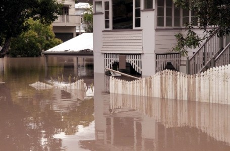 Kesulitan Air Saat Banjir? Atasi dengan Cara Praktis Ini