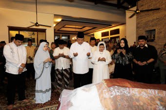 Presiden SBY Melayat Jenazah Istri Fahmi Idris