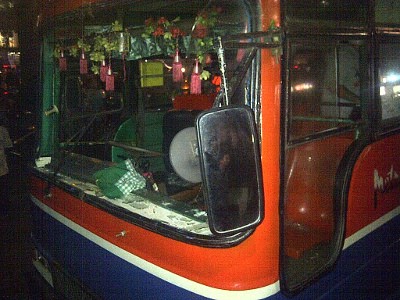 Tabrak Pengendara Motor di Warung Jati, Metro Mini 75 Dirusak Massa