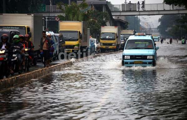 Banjir Besar dan Cuaca Ekstrem, PLN Ikutan Rugi