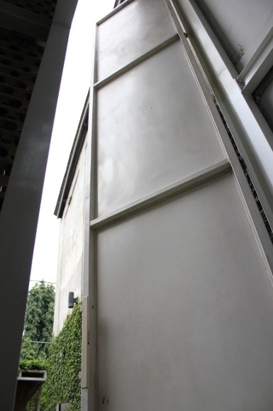 Pintu Raksasa Di Rumah Irwan Ahmett untuk Shock Theraphy