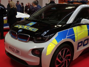 Polisi Inggris Kendarai Mobil Listrik