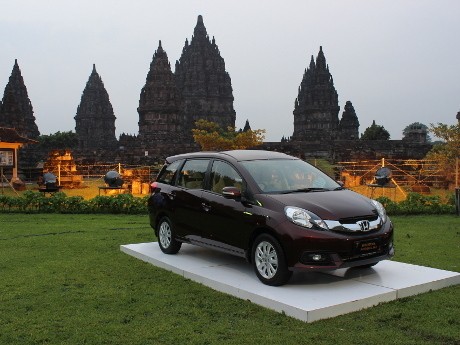Bagaimana Rasanya di Balik Kemudi Honda Mobilio?