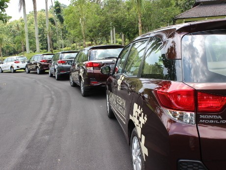 Bagaimana Rasanya di Balik Kemudi Honda Mobilio?