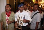 Usai Debat Capres Anies Baswedan Main Angklung