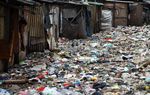 Tumpukan Sampah di Kali Kebon Tebu
