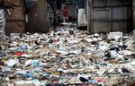 Tumpukan Sampah di Kali Kebon Tebu