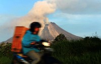 Gunung Sinabung masih menyemburkan abu vulkanik. AFP/Adek Berry.