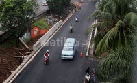 Sejak Rabu (05/02/2014), para pengendara mulai bisa melalui jalan tersebut karena telah selesai diperbaiki.