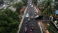 Jalan ini sempat ambles ketika banjir melanda beberapa pekan lalu.