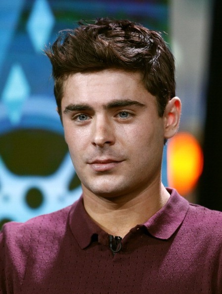 Hii! Zac Efron Pernah Dapat Kado Potongan Kulit Fans