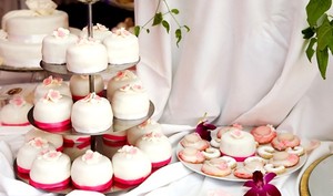 Ombre, Cokelat dan Mawar, Inspirasi Cake Cantik untuk Hari Pernikahan (2)