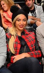 Jay Z dan Beyonce Asyik Nonton Basket