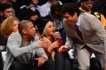 Jay Z dan Beyonce Asyik Nonton Basket
