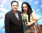 Farhat Abbas dan Regina Kok Makin Lengket?